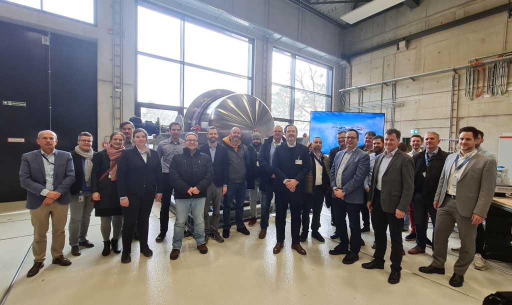 Vertreter des DLR und des Projektträgers Luftfahrtforschung beim Besuch von UpLift in Braunschweig